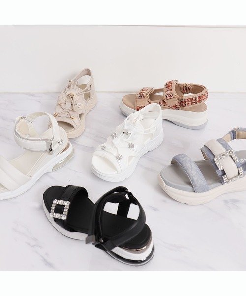 diana（プラスダイアナ） サンダル 「軽量」ビジューバックル付き