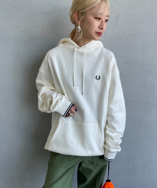 FRED PERRY（フレッドペリー） パーカー 別注 フードロゴ刺繍