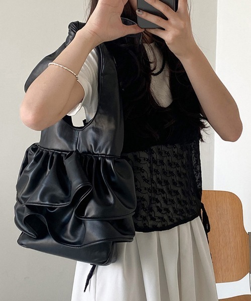 ショルダーバッグ バッグ フリルレザーバック レディース : ZOZOTOWN