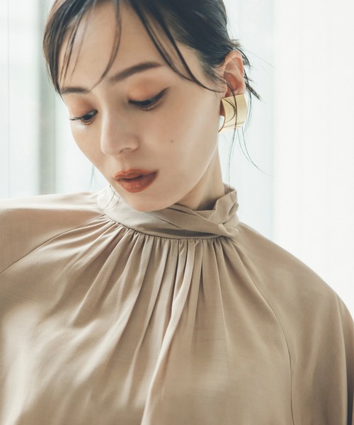 anuans（アニュアンス） ブラウス シャツ クロスネックボリューム