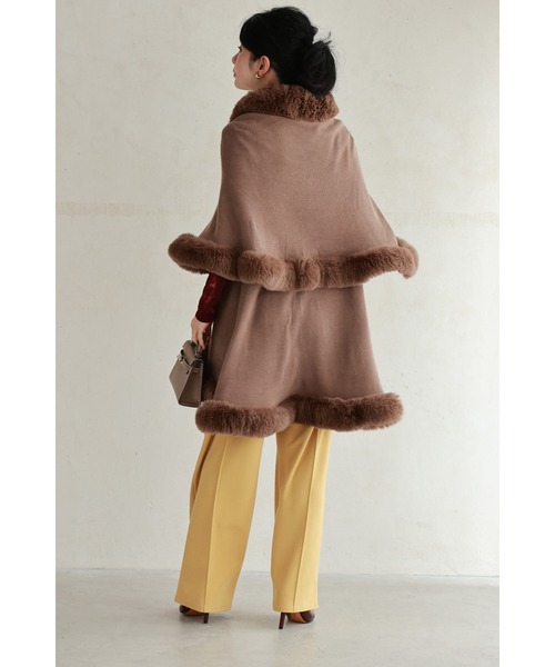 cawaii ポンチョ サッと羽織れるラグジュアリー。フェイクファーケープ