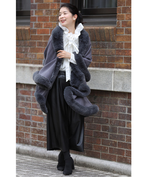 cawaii ポンチョ サッと羽織れるラグジュアリー。フェイクファーケープ