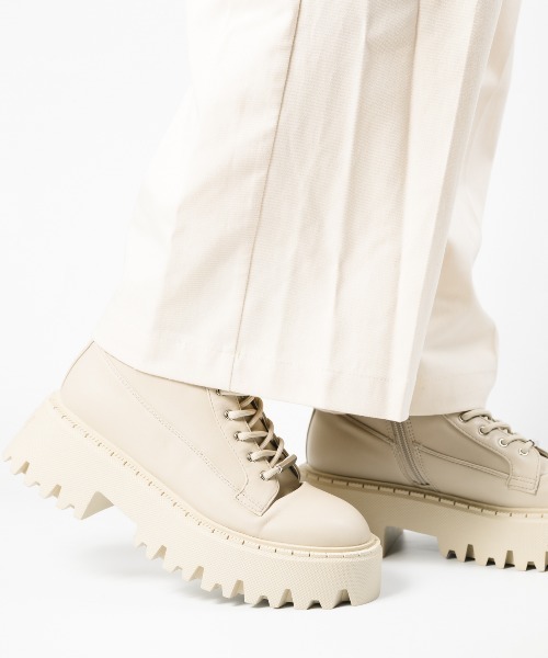 STEVE MADDEN（スティーブ・マデン） ブーツ 厚底レースアップブーツ