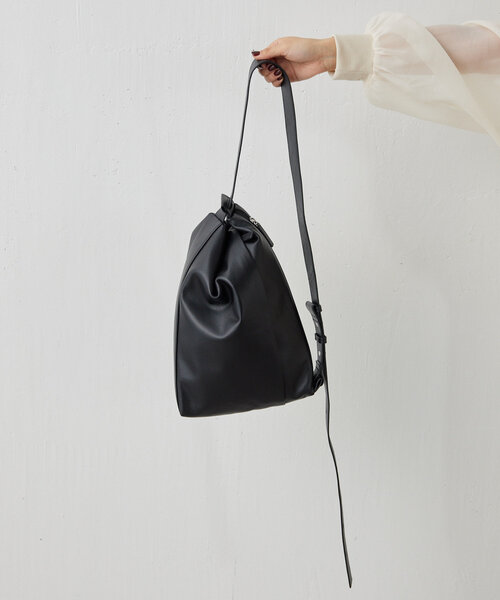 ear PAPILLONNER（イア パピヨネ） ショルダーバッグ バッグ 「本革