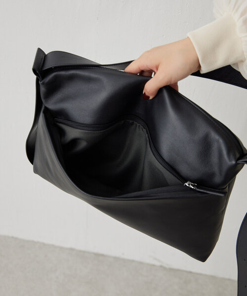 ear PAPILLONNER（イア パピヨネ） ショルダーバッグ バッグ 「本革