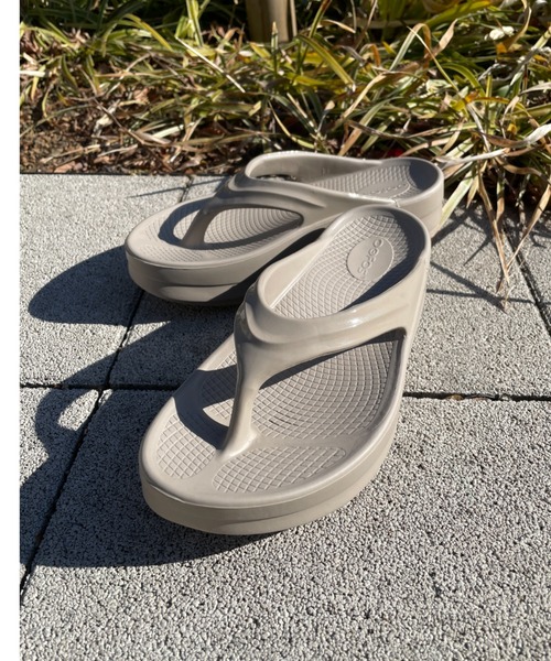 OOFOS（ウーフォス） サンダル OOFOS/ウーフォス/OOmega レディース