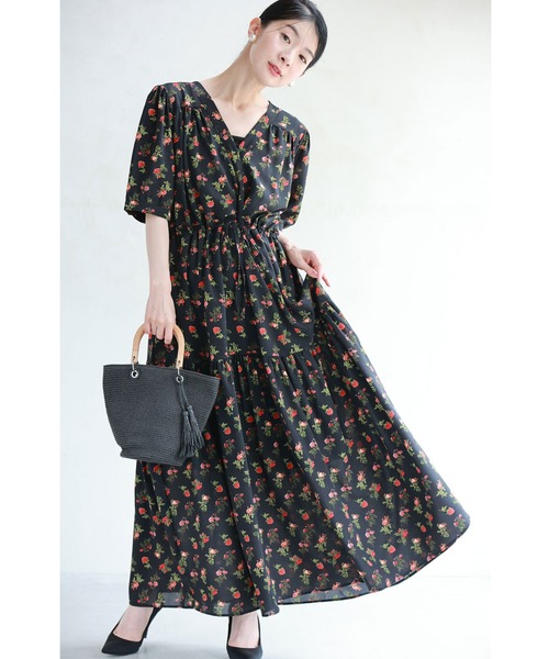 cawaii ワンピース （黒）魅力的な赤い花が咲くロングワンピース