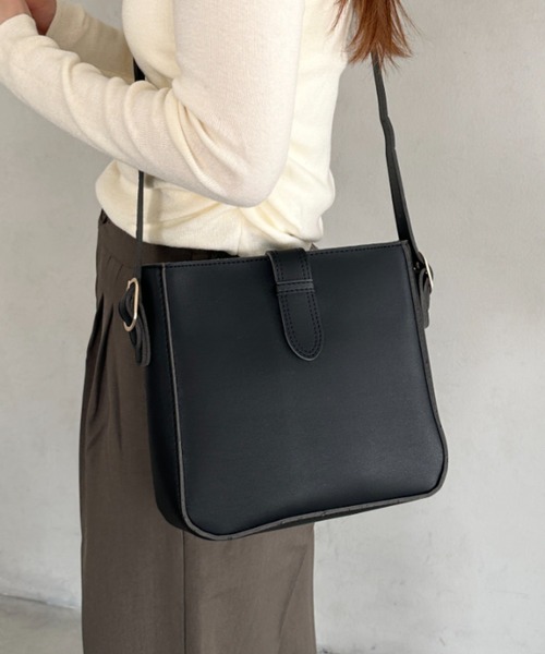 ショルダーバッグ バッグ フラップベルトデザイン PUスクエア