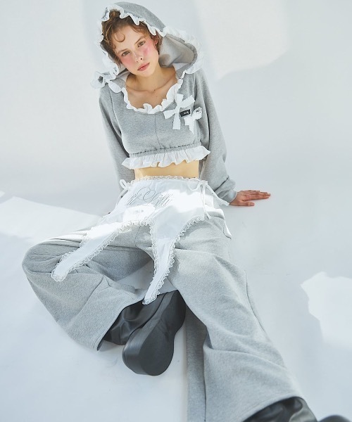 lilLilly（リルリリー） パーカー フリルスウェットパーカー