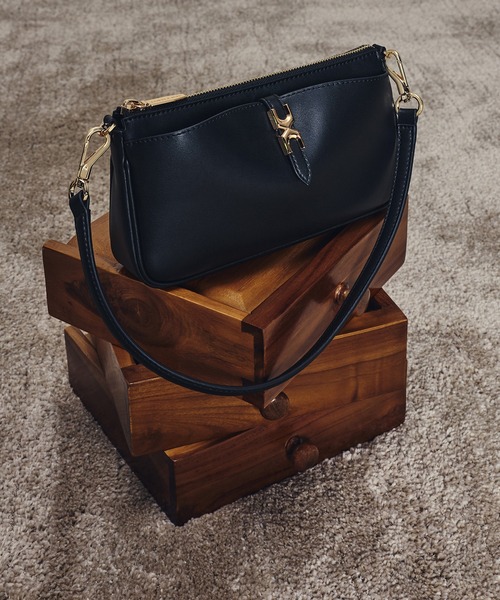 CHARLES ＆ KEITH（チャールズ&キース） ショルダーバッグ バッグ