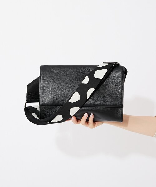 ear PAPILLONNER（イア パピヨネ） ショルダーバッグ バッグ 「本革