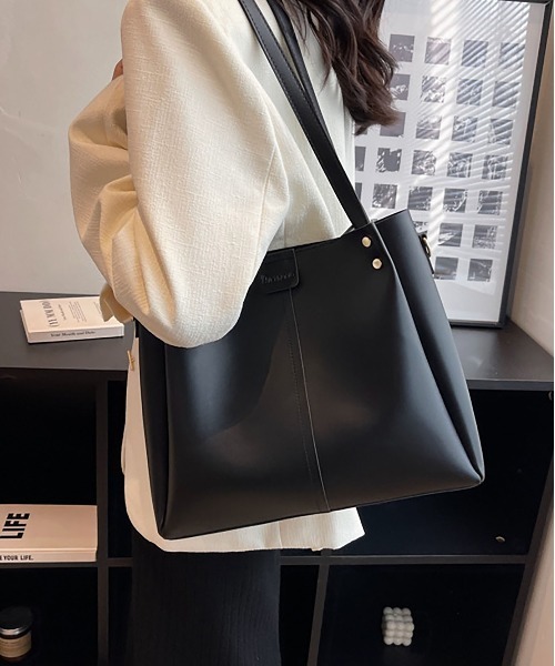 LA VORAGINE（ラ ヴォラジネ） ショルダーバッグ バッグ フェイク