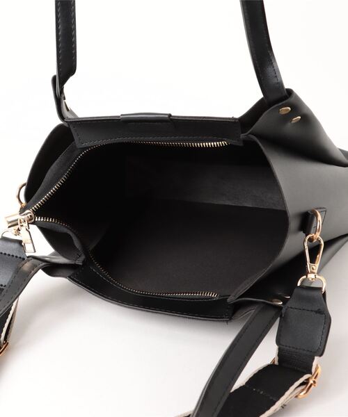 LA VORAGINE（ラ ヴォラジネ） ショルダーバッグ バッグ フェイク