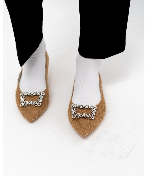 パンプス ポインテッドトゥ フラット ビジューバックル : ZOZOTOWN