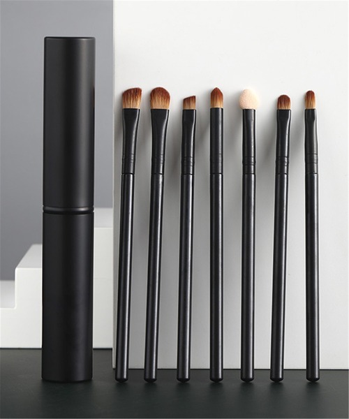 LA VORAGINE（ラ ヴォラジネ） メイクブラシ 携帯用 ケース付き アイ