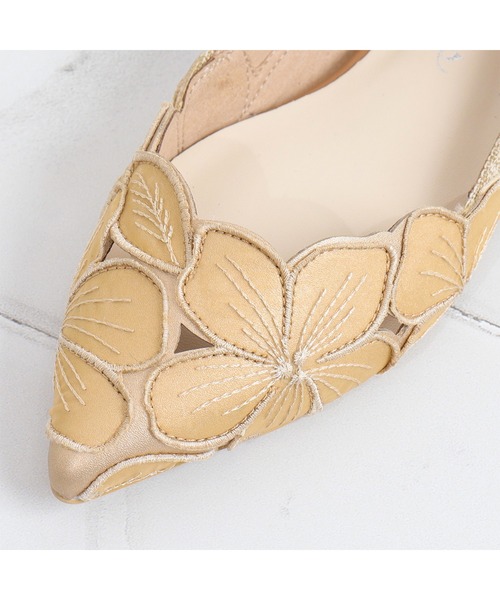 artemis by DIANA（アルテミス by ダイアナ） パンプス 花柄刺繍