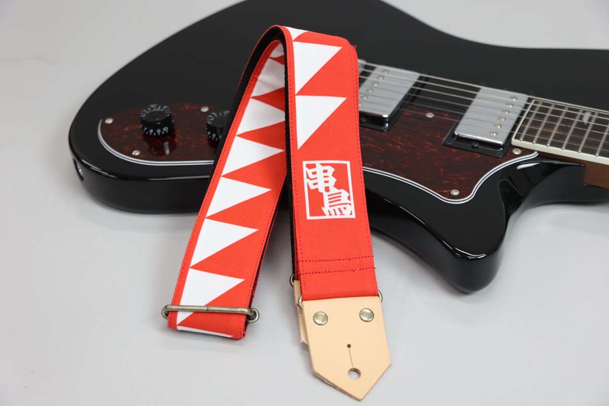 焼き鳥専門店“串鳥”とのコラボ・ギター・ピック＆ストラップが島村楽器
