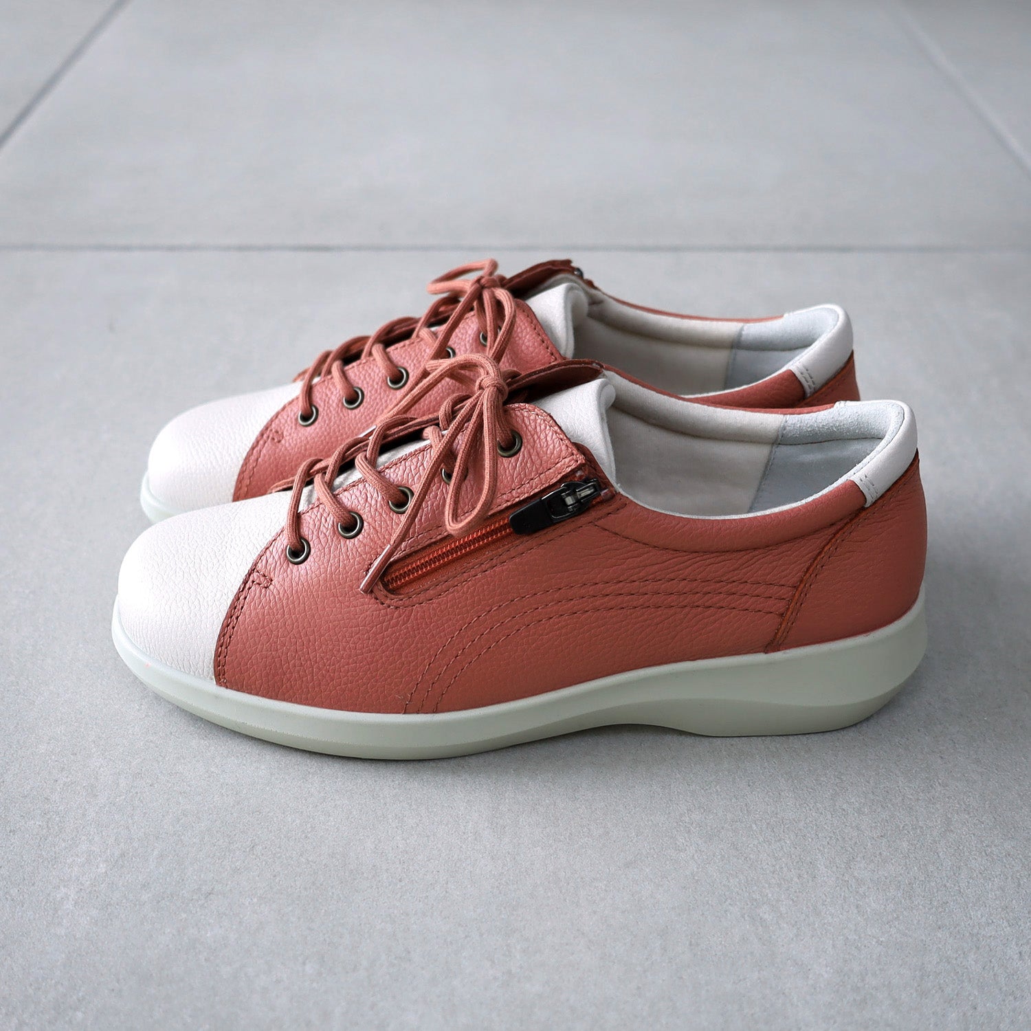 アキレス・ソルボ C 557 サーモンピンク/オフホワイト｜牛革4E