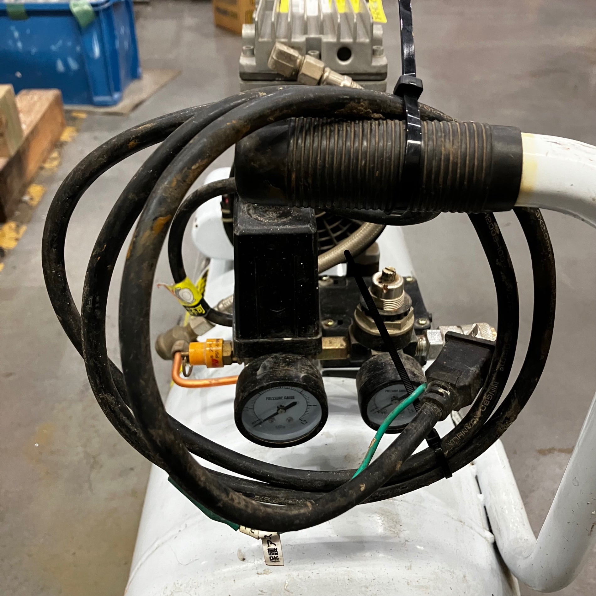 店頭受取り限定】〇高儀(TAKAGI) 静音オイルレスコンプレッサー ACP