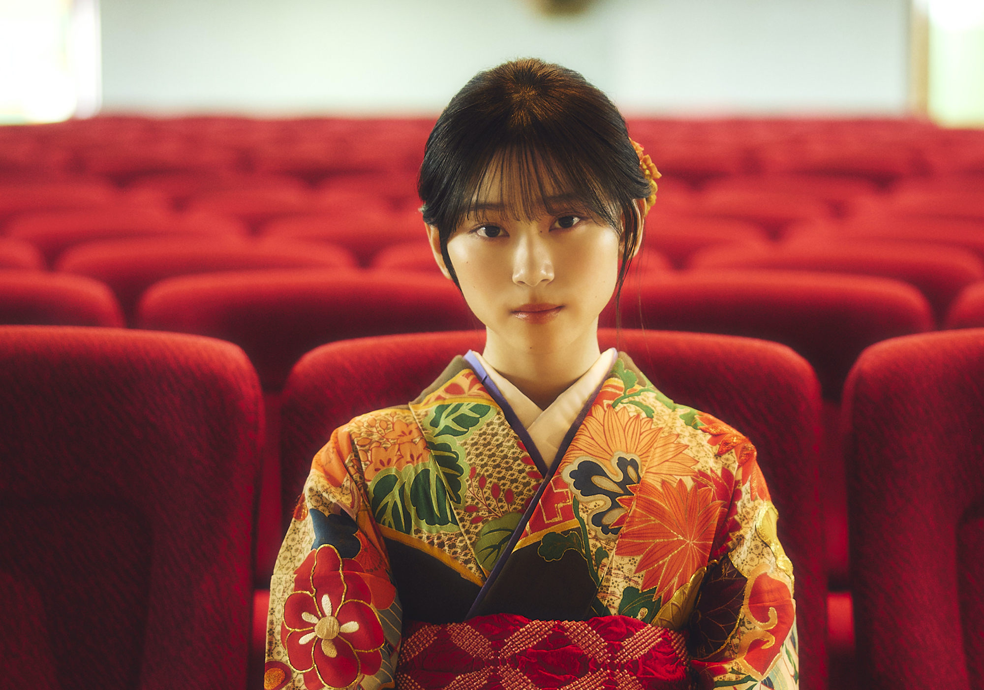 櫻坂46 山下瞳月、レトロな映画館でハタチの振袖姿 披露!! | ACTRESS PRESS