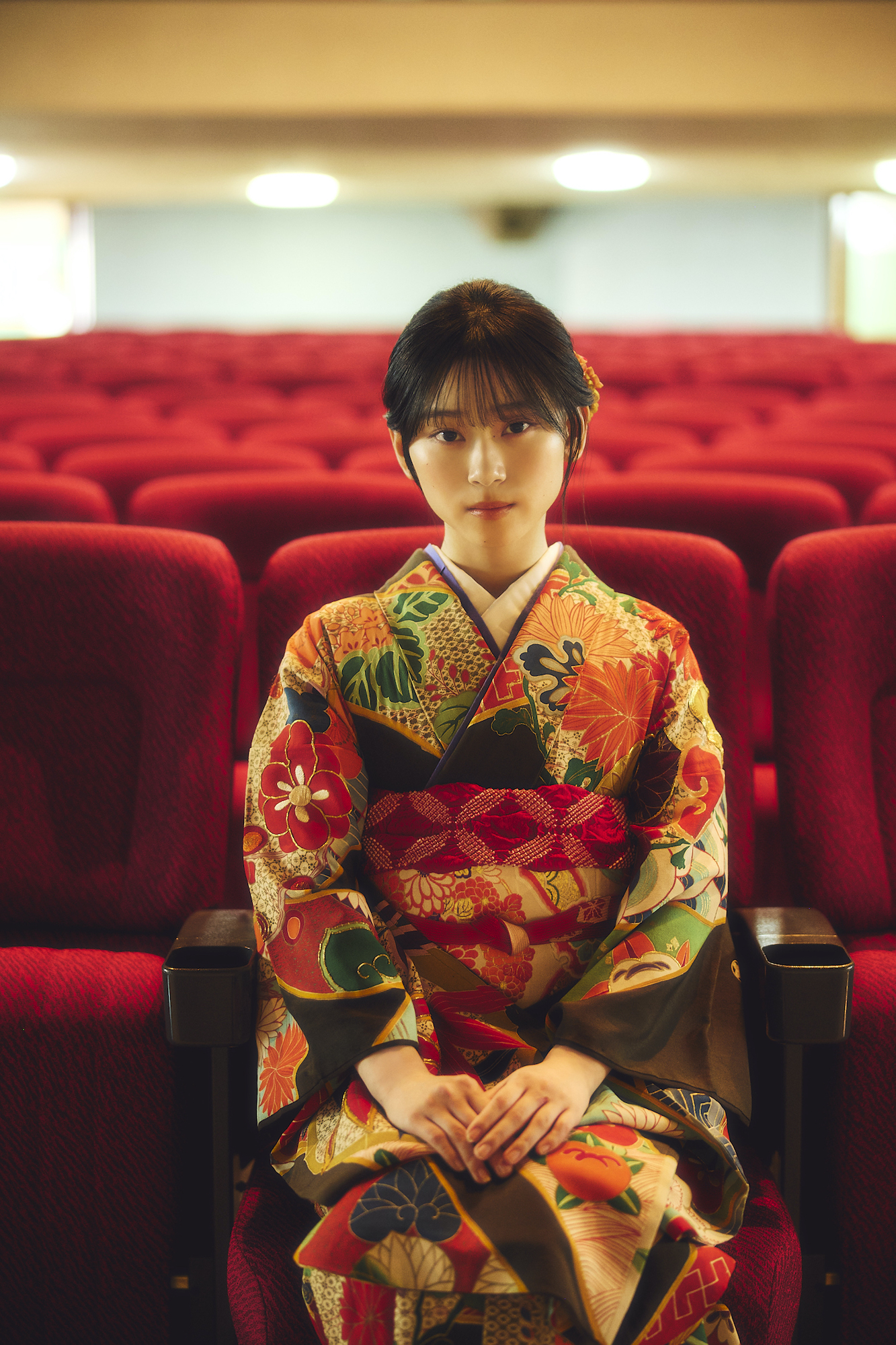 櫻坂46 山下瞳月、レトロな映画館でハタチの振袖姿 披露!! | ACTRESS PRESS