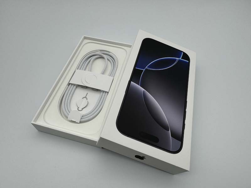 Apple iPhone 16 Pro 256GB ブラックチタニウム SIMフリー No.3