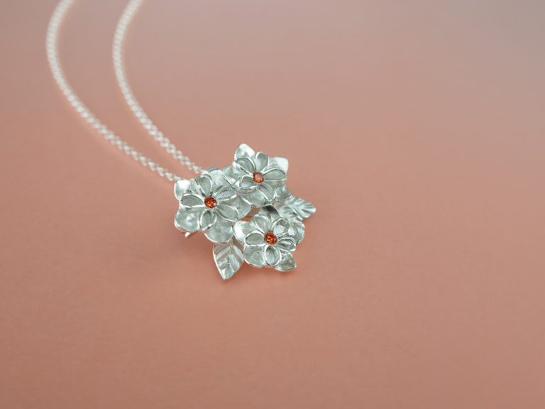 八重咲きのペンダント＆ブローチ