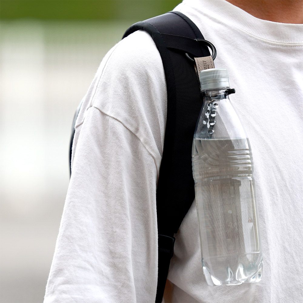 ボトルホルダーII』(全3色)SGシュリンク/撥水レザーを使用したカラビナ