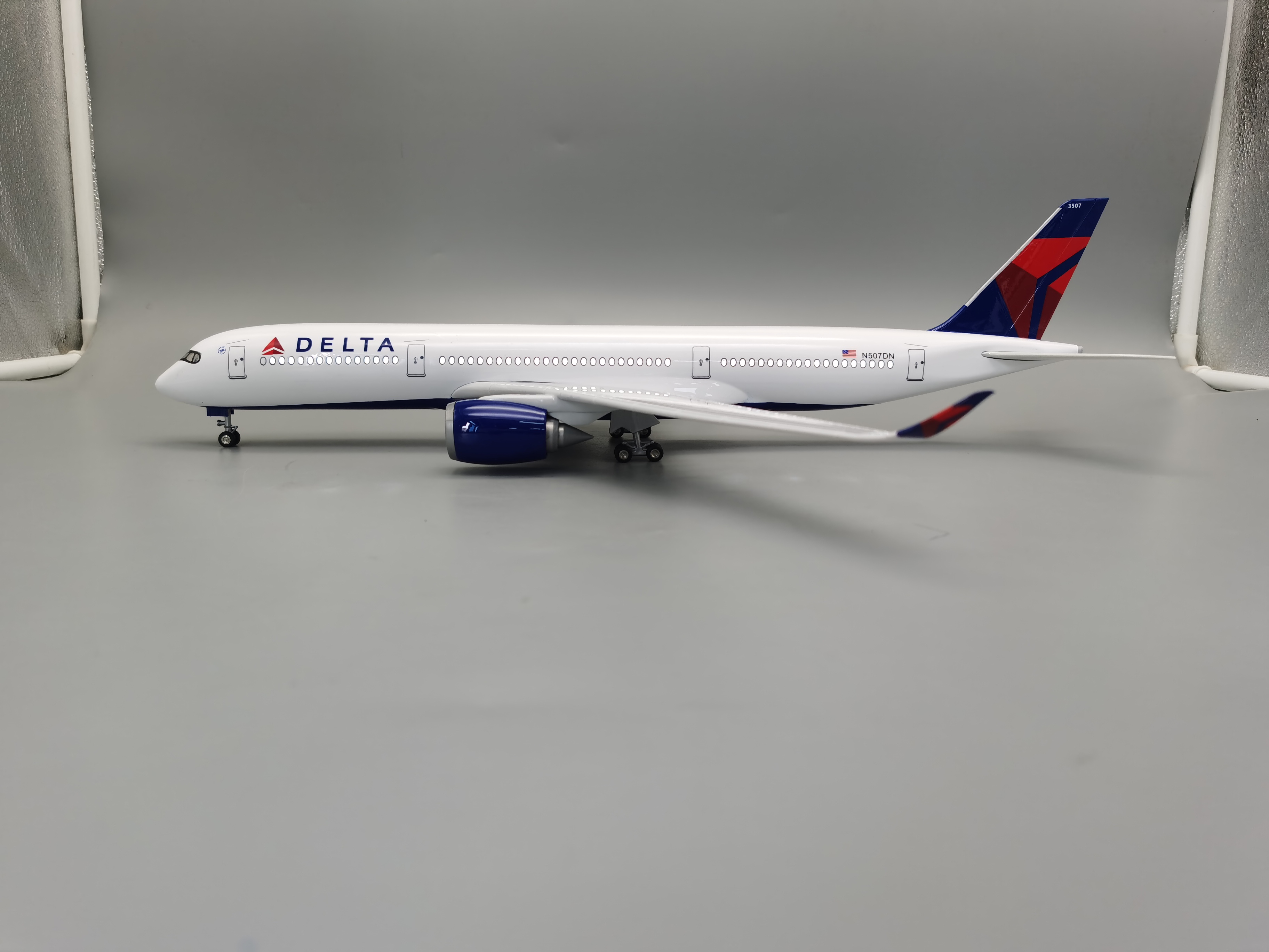 Scale 1:160 Toys Model Airplane 47CM Scale Aircraft Model Airbus