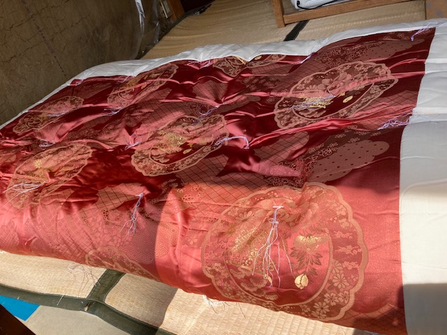 婚礼用掛け布団（セミダブル）を肌掛け布団2枚にリメイク！【職人技