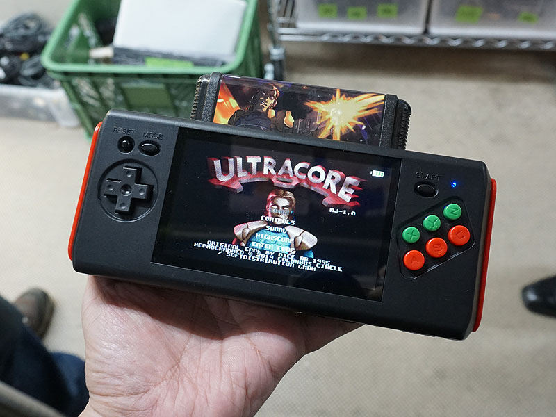 ポータブルメガドライブ互換機「IPS 16ビットポケットMD HD」が発売