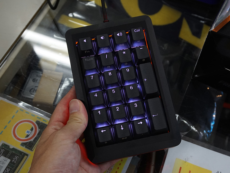 アルミ筐体で安定感のあるテンキーパッド「FreeBoard」が発売、Mistel