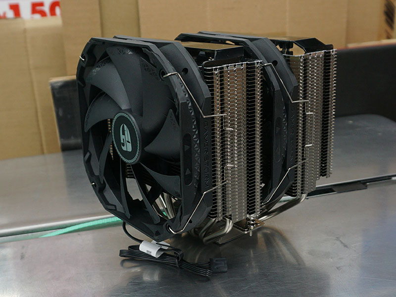 すべてを冷却性に注力、“光らない”CPUクーラー「ASSASSIN III」が発売