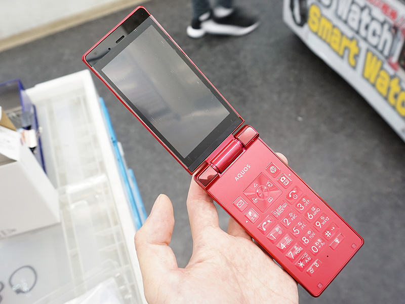 折り畳み式のAndroidガラケーが税込4,980円、Bランク品が大量販売中