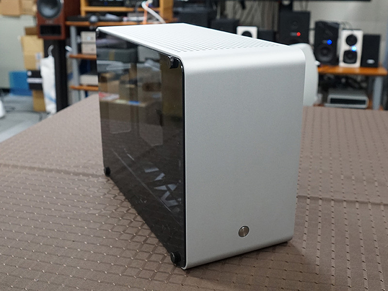 アルミ板1枚を曲げて形成したGEEEK初のMini-ITXアルミケース「G1