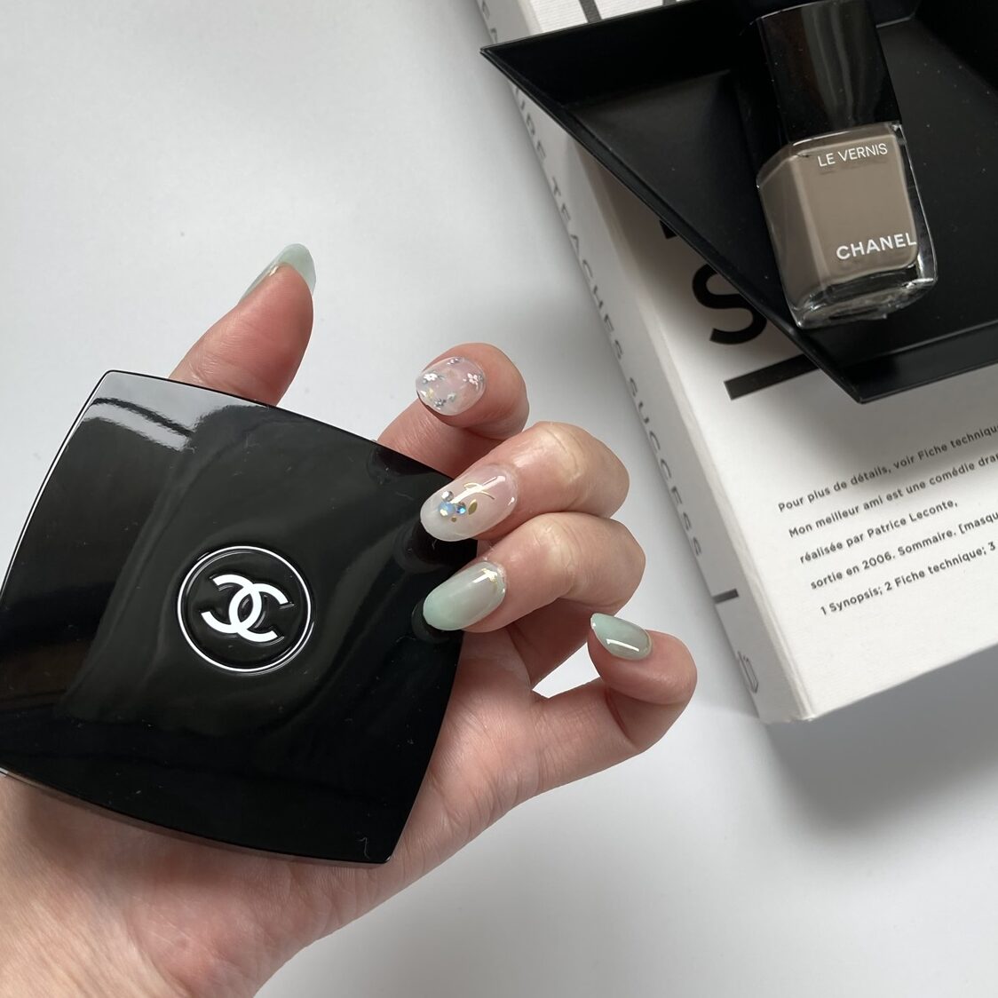 シャネルのギフトなら外さない！貰ってうれしいミラー ミロワール