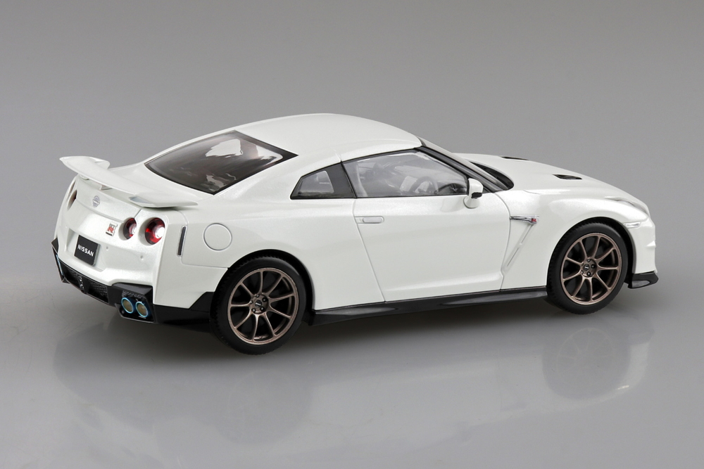 ニッサン R35 NISSAN GT-R 2024(ブリリアントホワイトパール