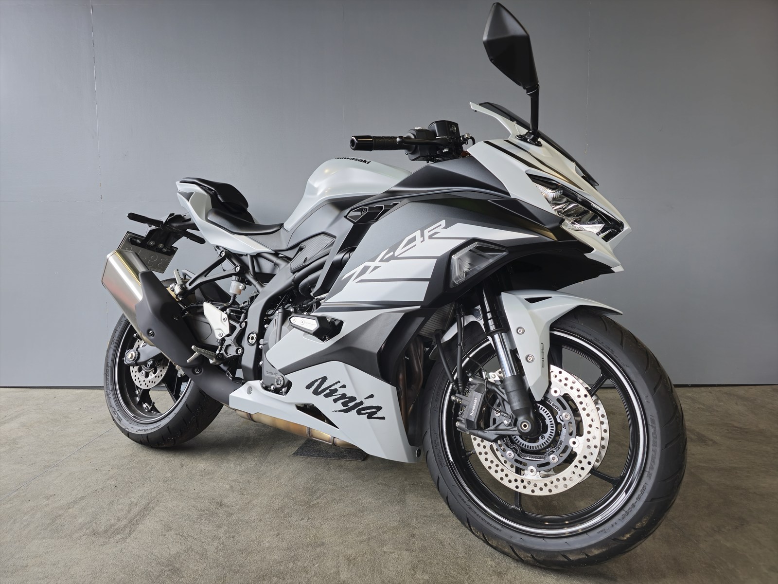 カワサキ Ninja ZX-4R (中古車) 2025年モデル入荷いたしました