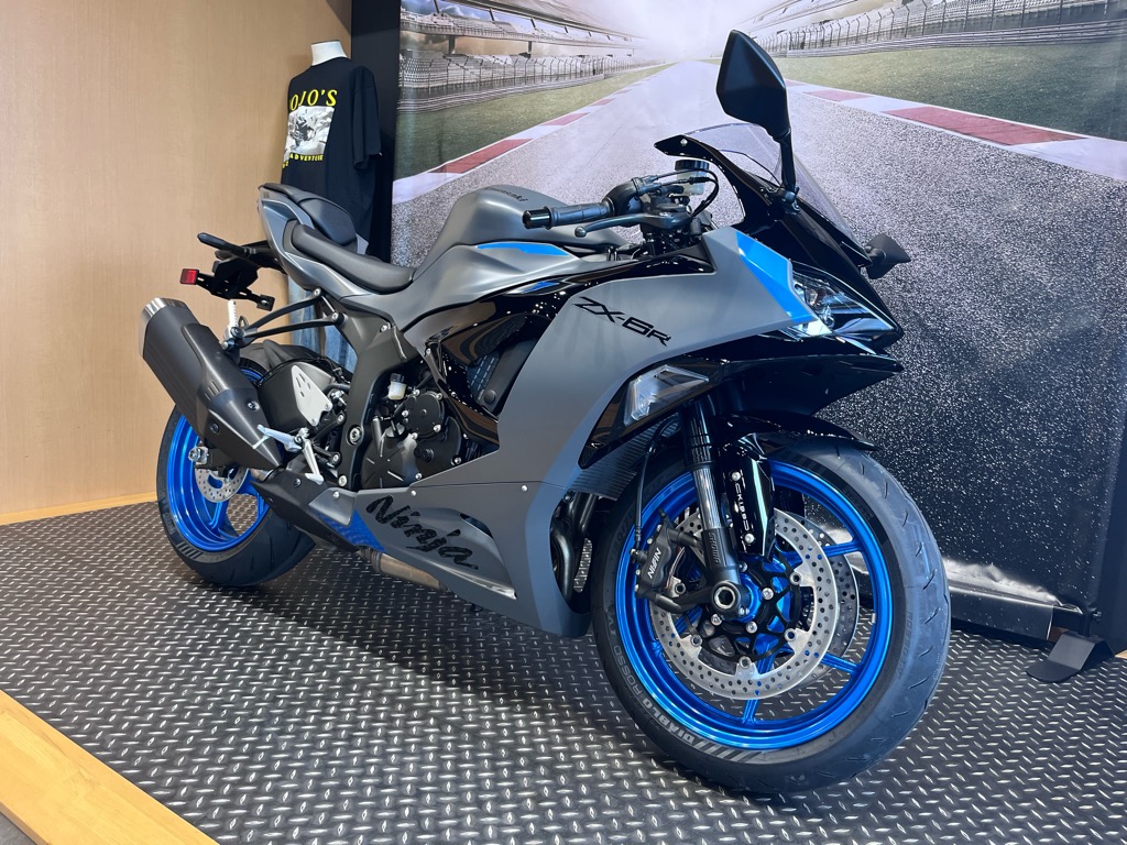 カワサキNinja ZX-6R(新車) 2025年モデル！ダークグレーの艶消し！青い