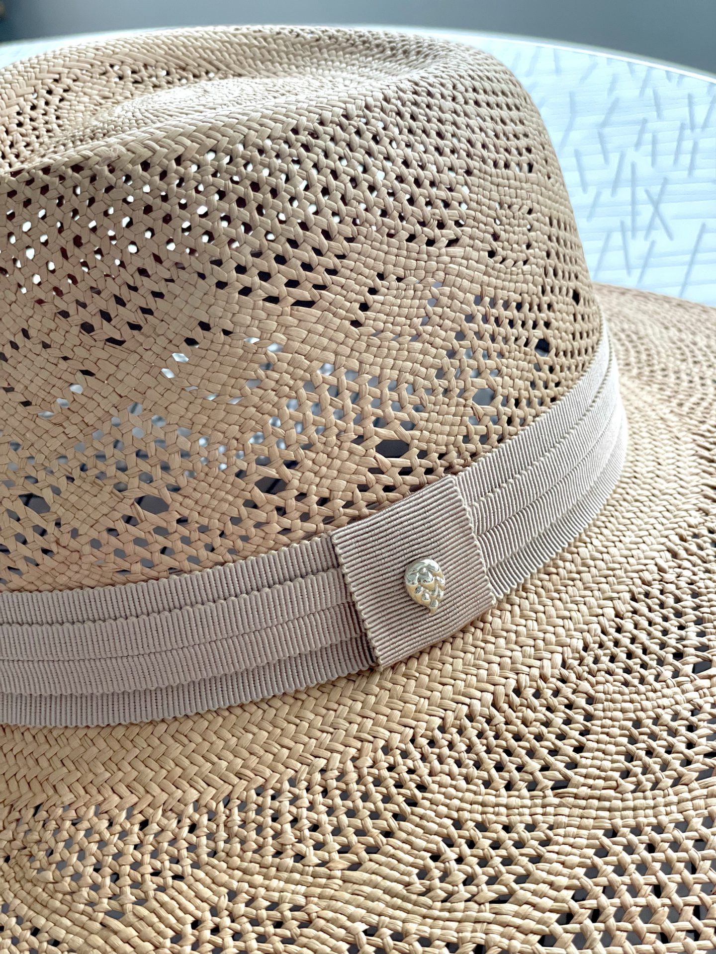 ヘレンカミンスキーのハット】気分が盛り上がる、夏のマストアイテム