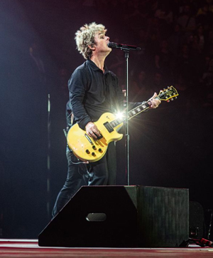 グリーン・デイのビリー・ジョー・アームストロング、6千万円で落札