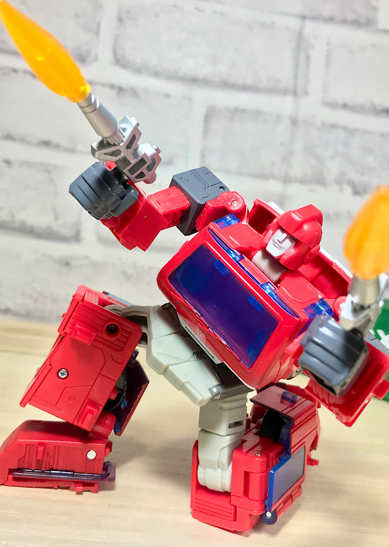 トランスフォーマースタジオシリーズSS-97 アイアンハイド & ER