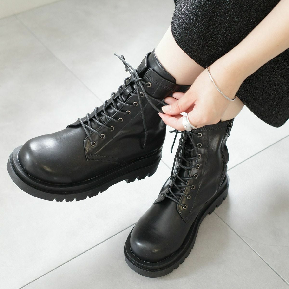 レースアップ 編み上げ ブーツコンバットブーツトラックソール厚底