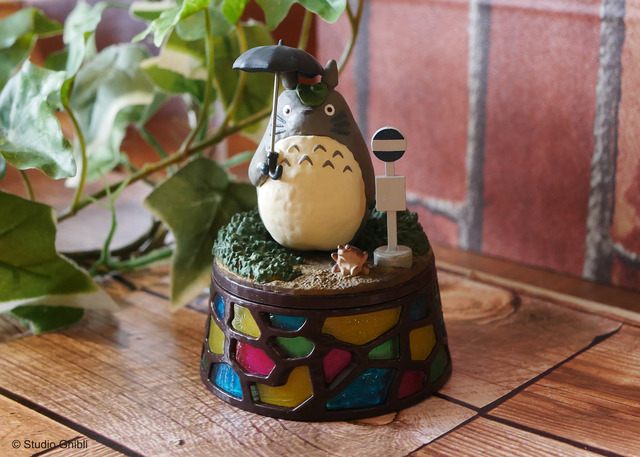 となりのトトロ」「魔女の宅急便」「ハウルの動く城」のアクセサリー