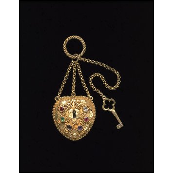 アンティーク鍵（キー）とハートのチャームペンダント