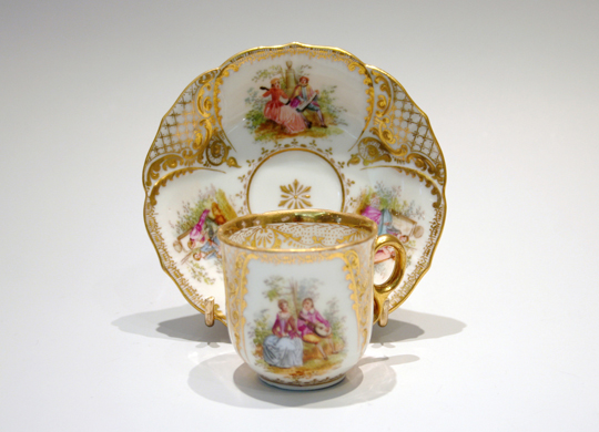 ドレスデン（絵付け）「ロココ調人物文様コーヒーカップ