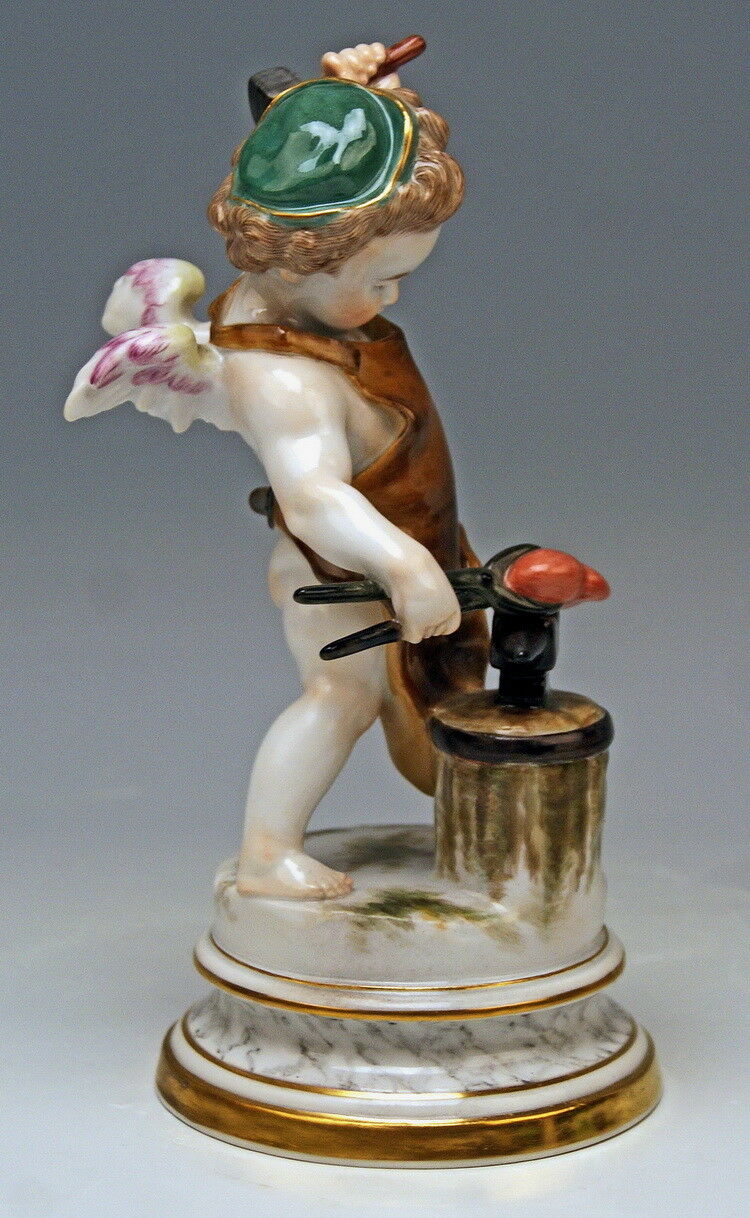 マイセン人形（フィギュリン）Lシリーズ 鉄床を使う鍛冶屋の天使（1890