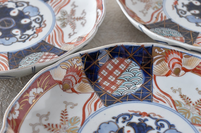 伊万里 色絵 桐に鳳凰 輪花型 七寸皿 - 生活骨董と古布のアンティーク