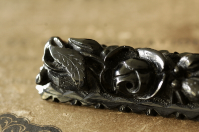 ウィットビージェットブローチ 薔薇ローズ ヴィクトリアン