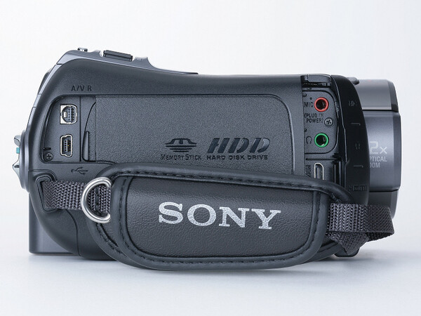 ASCII.jp：顔認識搭載のハイビジョンハンディカム HDR-SR12 (1/3)